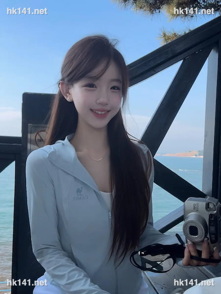 B冉冉❤️红牌中出童颜大学生